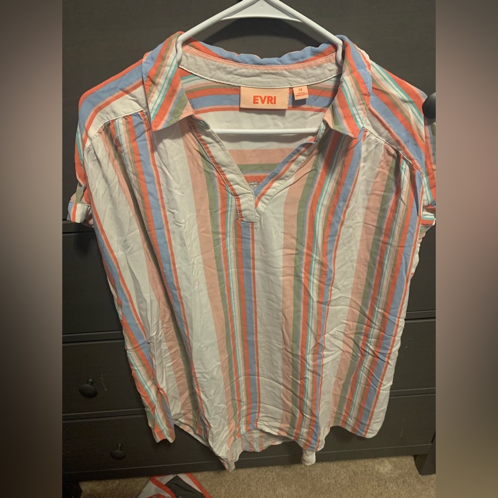 Short sleeve collared shirt
